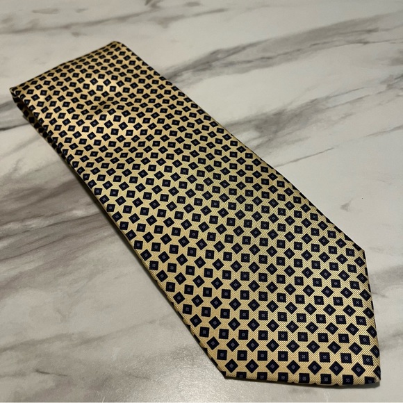 Tommy Hilfiger 100% Silk Gold Geometric Tie - Picture 1 of 6